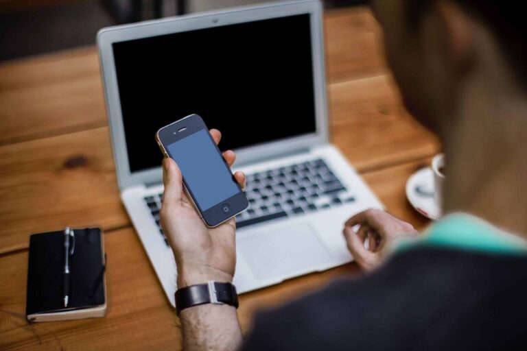 7 Personality Traits of a Social Media Addict