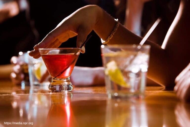 13 Characteristics of Addiction – How Do You Know When Someone is an Addict?