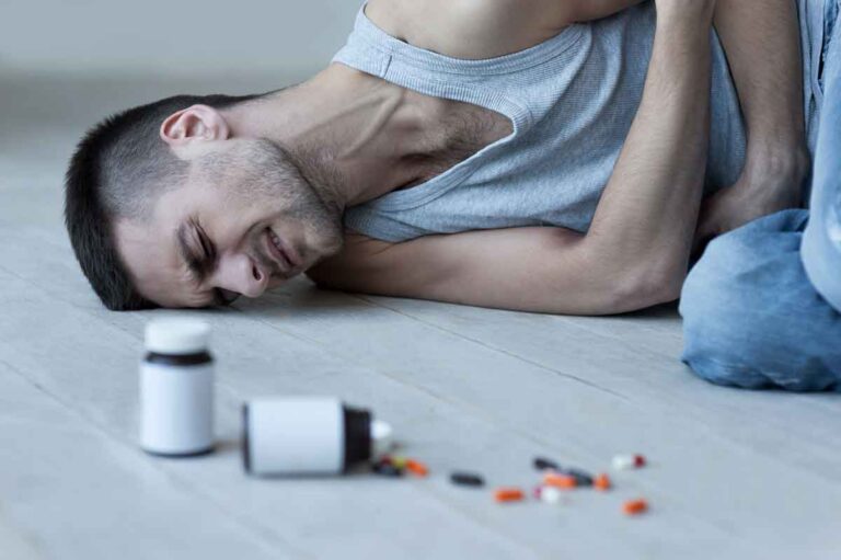 Opioid Addiction and Chronic Pain: Understanding the Risks and Alternatives