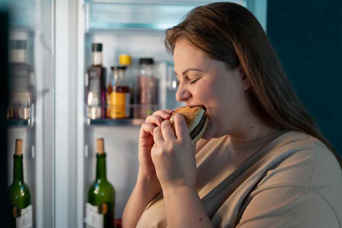 Is Food Addiction Real? 6 Similarities to Drug Addiction