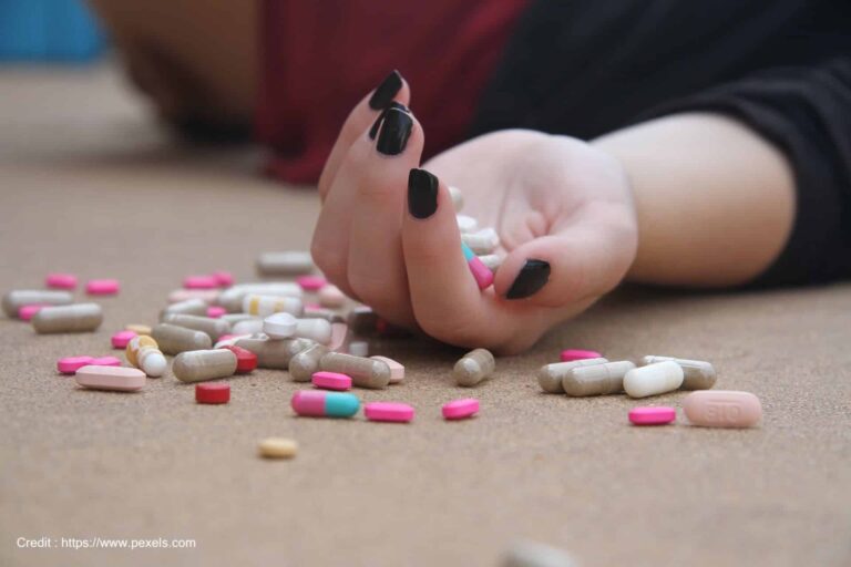 What’s the Difference Between Opiates and Opioids ?
